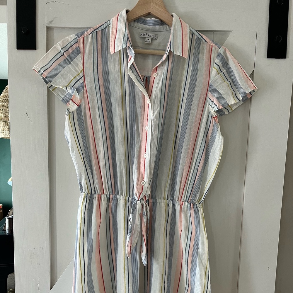 J Crew seersucker summer dress. Size M. Double layer, stretchy, comfortable